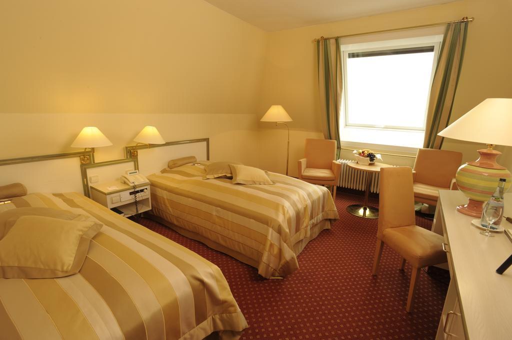 Panoramahotel Waldenburg Валденбург Стая снимка