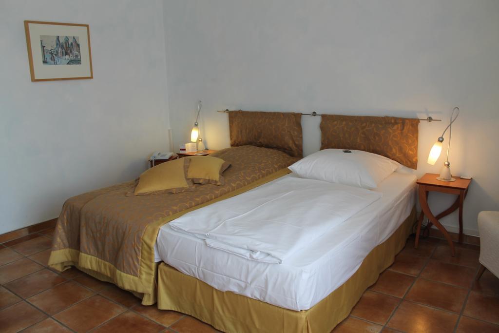 Panoramahotel Waldenburg Валденбург Стая снимка